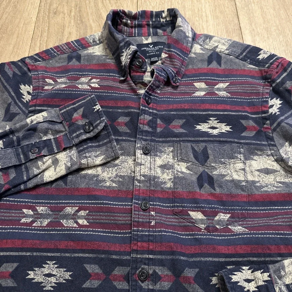 American Eagle AE Aztec Shirt Men's Small‎ Button Up Western Southwest All Over